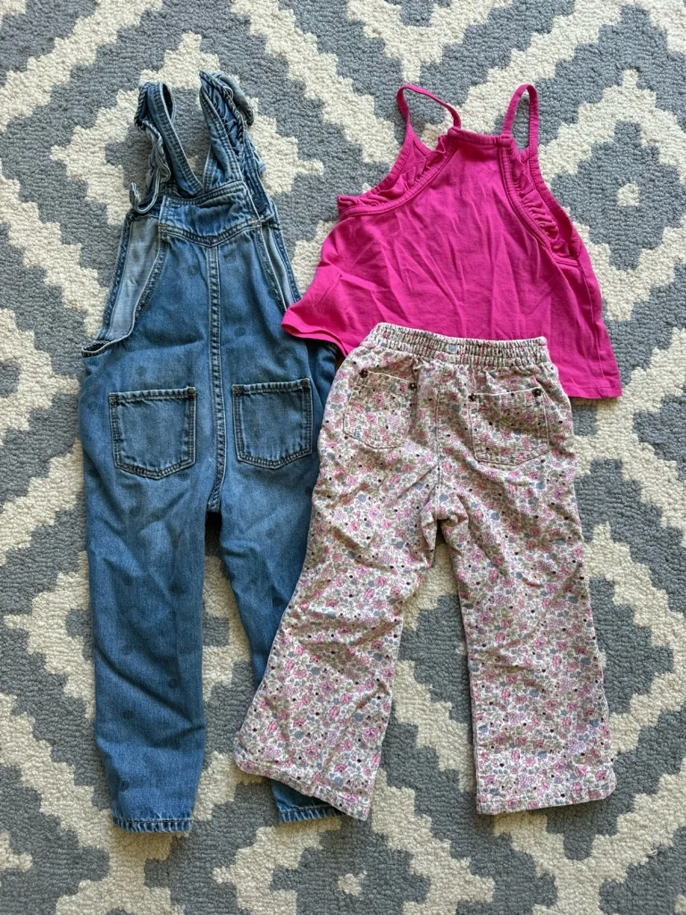 The CUTEST 3T Bundle Gap/Gymboree, denim overalls, floral pants and Skye tank